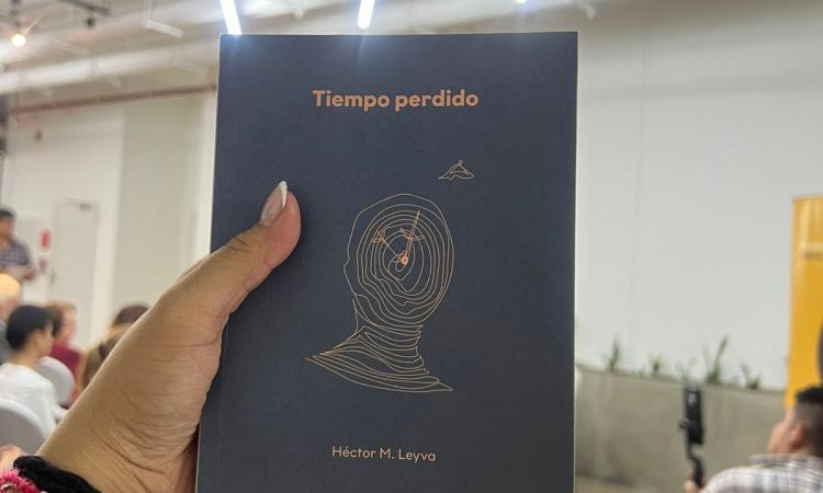 Exitosa presentación del libro Tiempo perdido por el Dr. Héctor Leyva