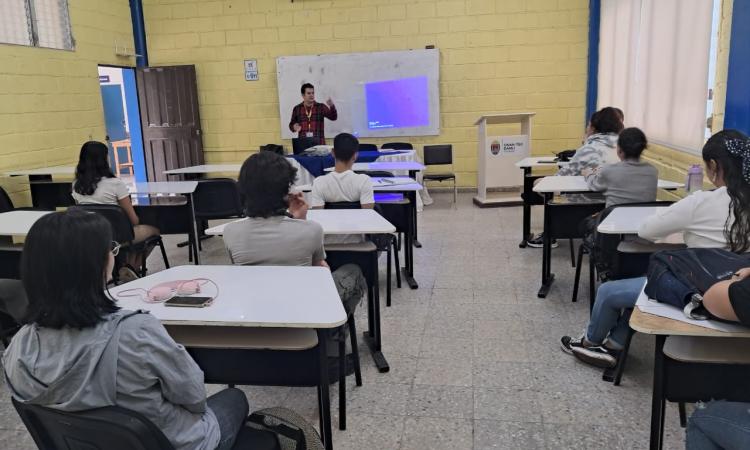 Primera reunión del Club de Lectura en la UNAH El Paraíso