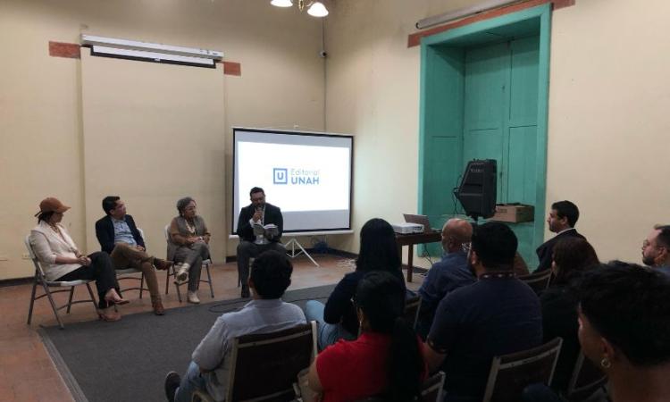 Rigoberto Paredes, la voz que sigue habitando la poesía