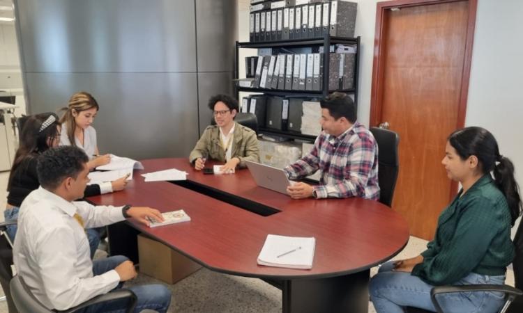 Editorial Universitaria y el Instituto de Investigaciones Sociales fortalecen diseño y promoción de boletines 