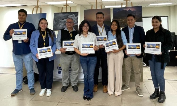 Facultad de Ciencias de la UNAH lanza el «Atlas de nubes y otros meteoros del Distrito Central de Honduras»