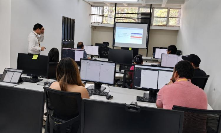 Facultad de Ciencias capacita al equipo editorial en edición científica con LaTeX