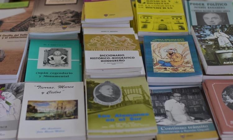 Participación de la Editorial UNAH en la Feria de Libro SPS 2022