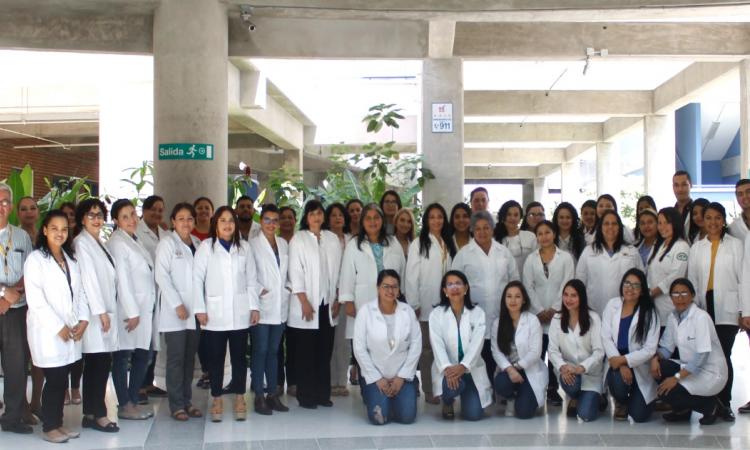 EUCS UNAH-VS y Escuela de Microbiología de la UNAH actualiza conocimientos de 64 microbiólogos 