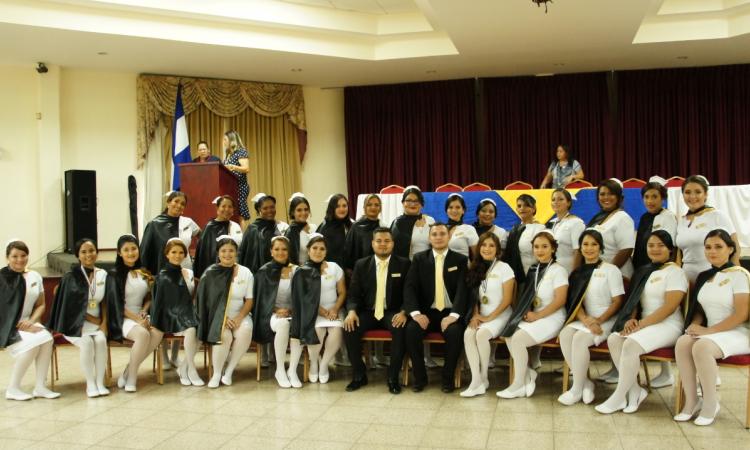 Carrera de Enfermería entrega 28 nuevos egresados al Servicio de la sociedad hondureña