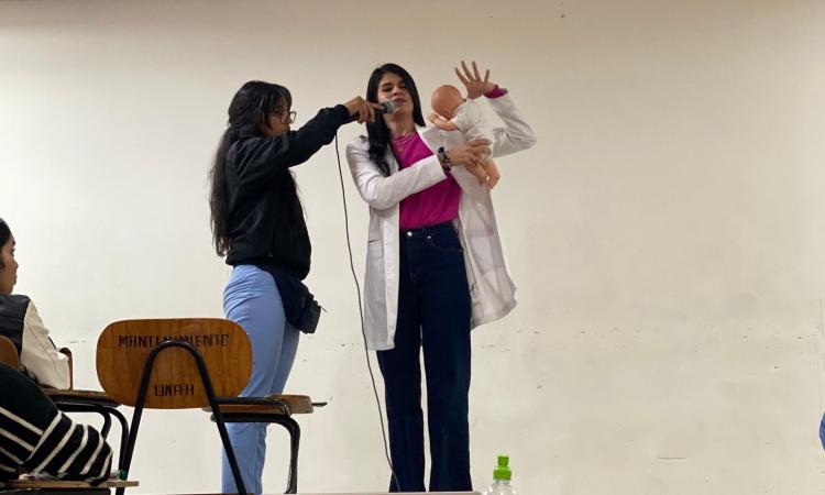 FCM fortalece la promoción de lactancia materna entre sus estudiantes