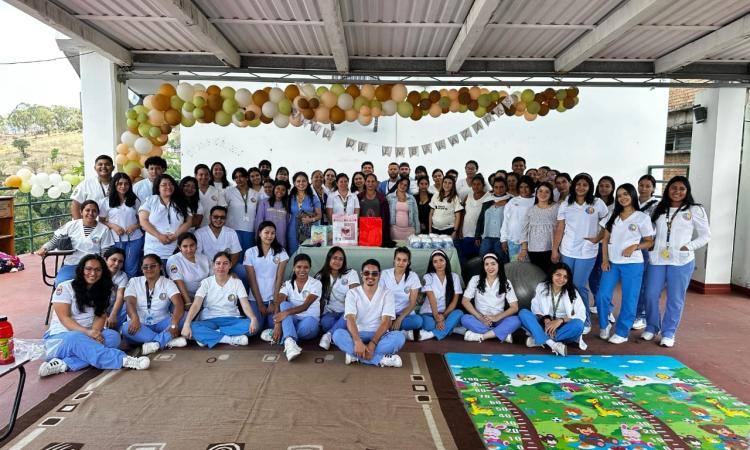 Estudiantes de Enfermería realizan taller sobre parto culturizado 