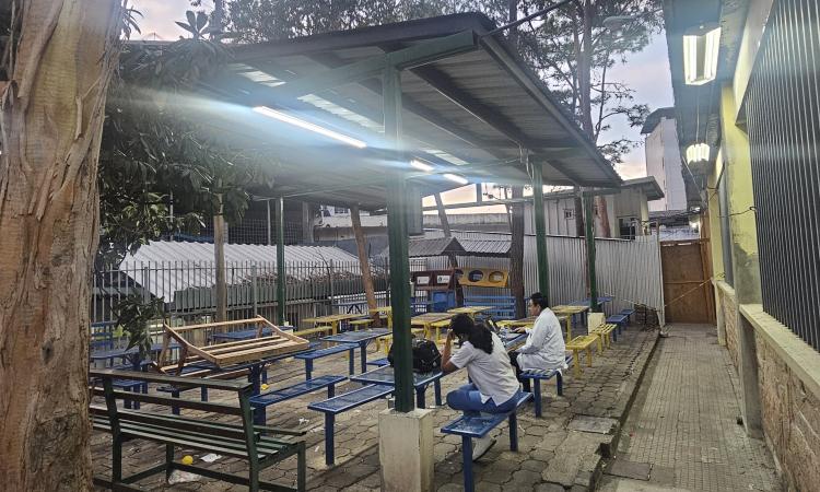 Nuevo sistema de iluminación y tomacorrientes en la cafeteria de la FCM