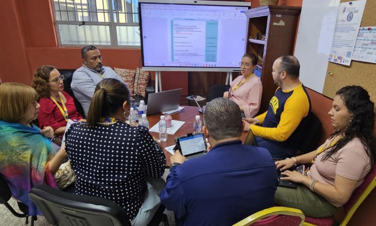 Inician preparativos para el próximo proceso de admisión a posgrados de medicina