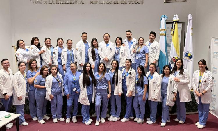 Jornada científica fortalece la práctica basada en evidencia en enfermería de cuidados críticos