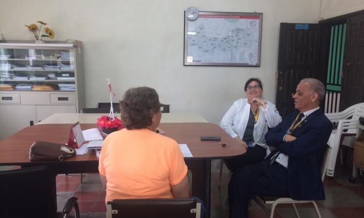 Dr. Jorge Valle visita Centro de salud integral en Tegucigalpa