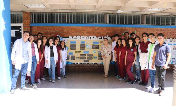 Con murales, estudiantes conmemoran 141 aniversario de la FCM