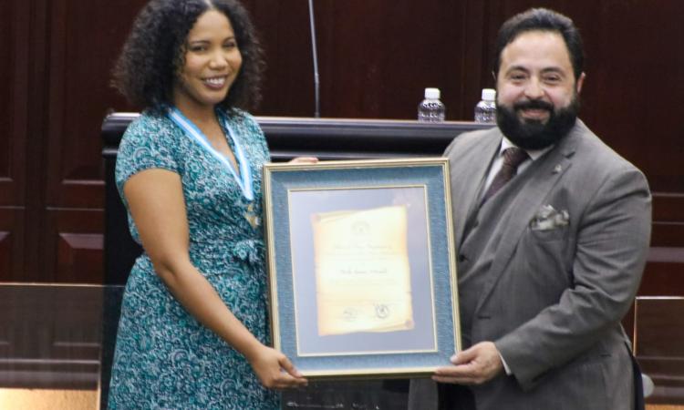 Decana recibe reconocimiento por el Congreso Nacional
