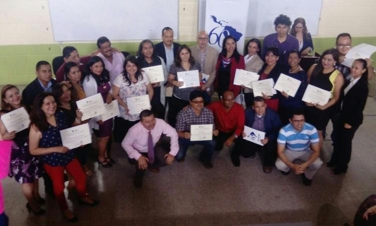 FLACSO-UNAH finaliza con ceremonia de clausura el diplomado Juventud, Democracia y Desarrollo en el Instituto Central Vicente Cáceres.
