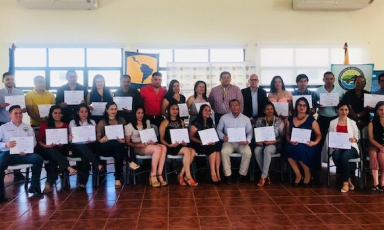 La FLACSO-Honduras y el UNAH-CUROC concluyen el Diplomado en Desarrollo Local y Territorial, Seguridad Alimentaria en Comunidades de Productoras de Café en la Ciudad de Santa Rosa de Copán. 