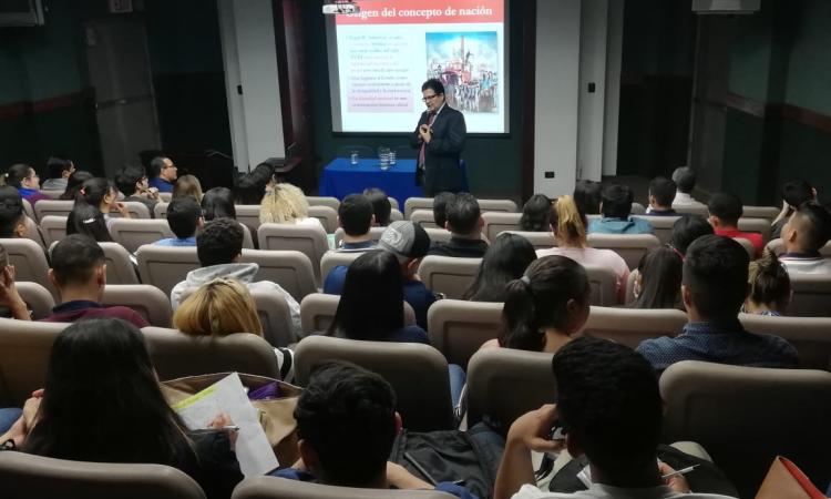 Conferencias en la Universidad de San Pedro Sula