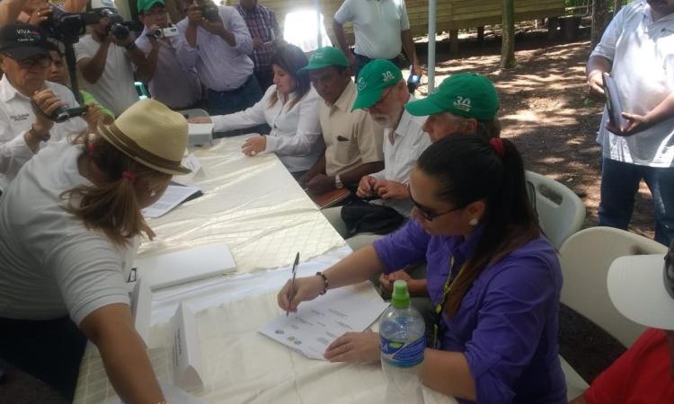 Se firmó en la Isla de El Pacar, en la zona sur del país, la Carta de colaboración entre CODDEFFAGOLF, ICF y el IHCIT