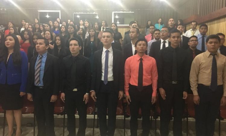 Estudiantes de la Práctica Profesional Supervisada toman su examen del Himno Nacional 