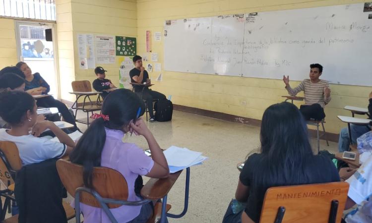 Importante conferencia en función de resaltar la biblioteca como guarda del patrimonio cultural