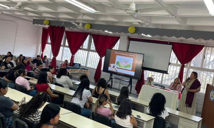 Autoridades y Docentes dan la bienvenida a estudiantes de Pedagogía en el II PAC-2026