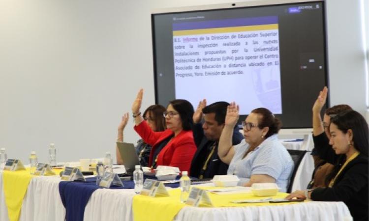 El Consejo de Educación Superior aprueba nueva oferta académica de posgrados en la UNAH