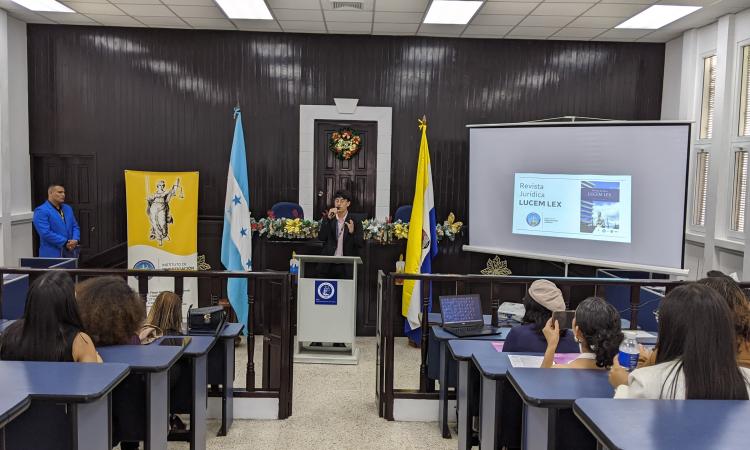 UNAH destaca investigaciones estudiantiles en la presentación de la revista jurídica Lucem Lex