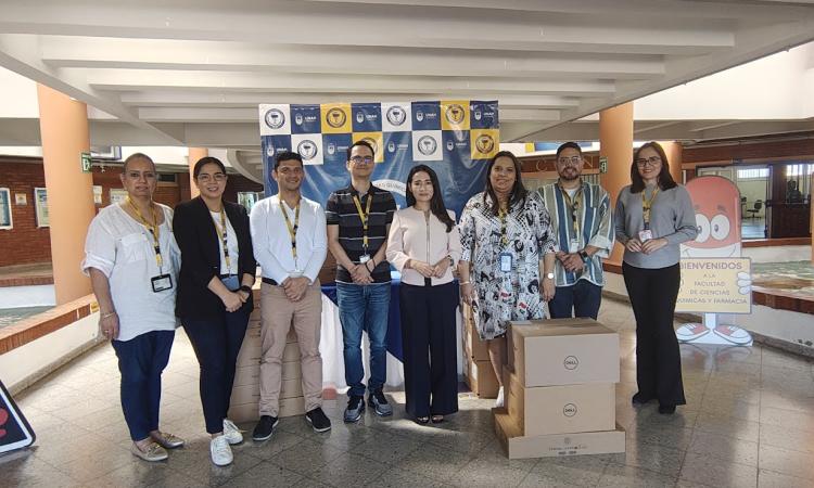 Química y Farmacia recibe equipo tecnológico para fortalecer su subsistema de investigación