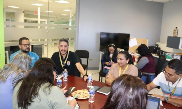 Buscan virtualizar asignaturas de la Carrera de Informática Administrativa en modalidad a distancia