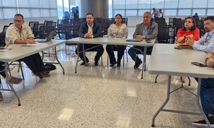 Claustros de docentes exigen cumplimiento del 6% constitucional