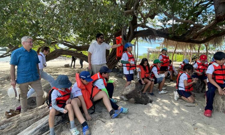UNAH Campus Choluteca recibe visita del embajador de Francia para conocer proyectos sobre océanos