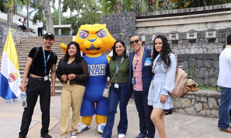 Autoridades universitarias dieron la bienvenida a los estudiantes de Educación a Distancia que iniciaron el I Pac 2025