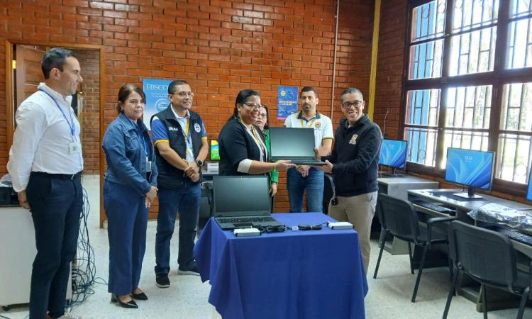 Equipan Biblioteca Nacional de UNAH Campus Atlántida con computadoras de alta tecnología