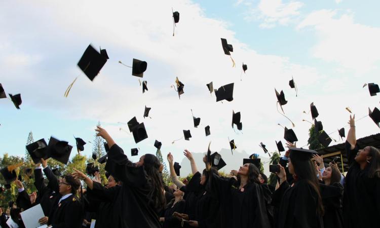 UNAH Campus Atlántida gradúa a 142 profesionales en medio de la naturaleza 