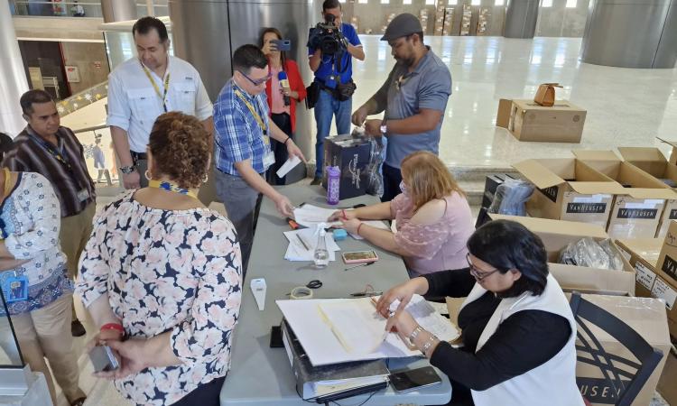 SEDP inició entrega de uniformes a personal de la UNAH