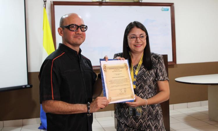 Facultad de Ciencias reconoce con homenaje labor del investigador mexicano José Antonio Méndez