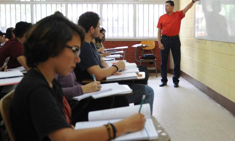 UNAH anuncia más de 120 puestos de trabajo disponibles 