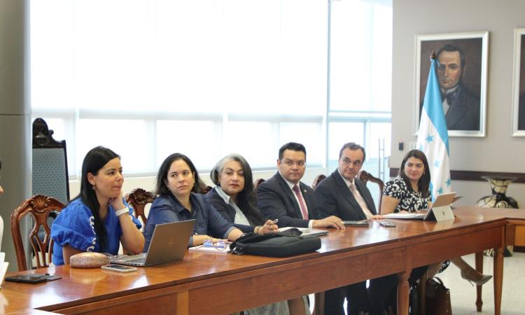 Comisión de la CAF conoce proyectos de inversión de la UNAH en infraestructura 