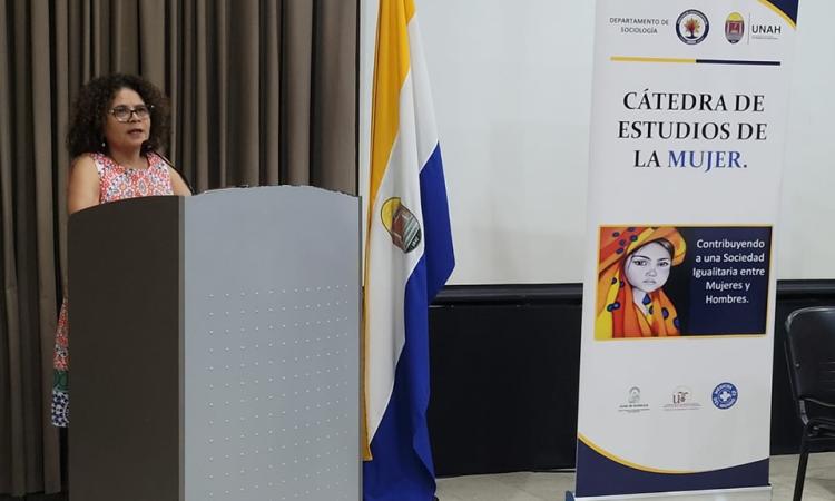 Escritora Lety Elvir presenta su libro “Aquel deseo, cuentos cortos y de terror” 