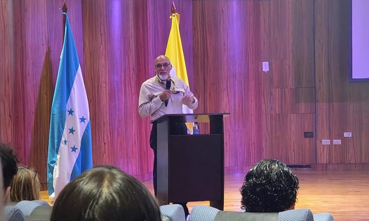 Facultad de Ciencias Sociales presenta boletín de historia crítica sobre redes familiares de notables