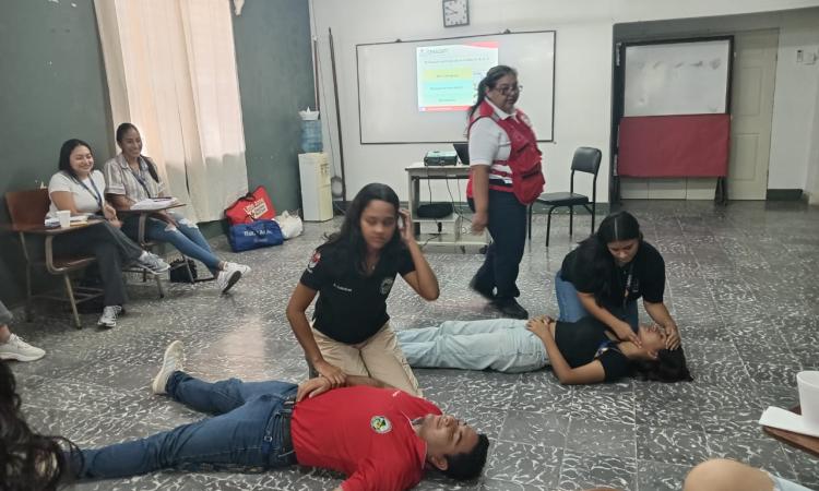 Cruz Roja capacita a estudiantes de Ecoturismo 