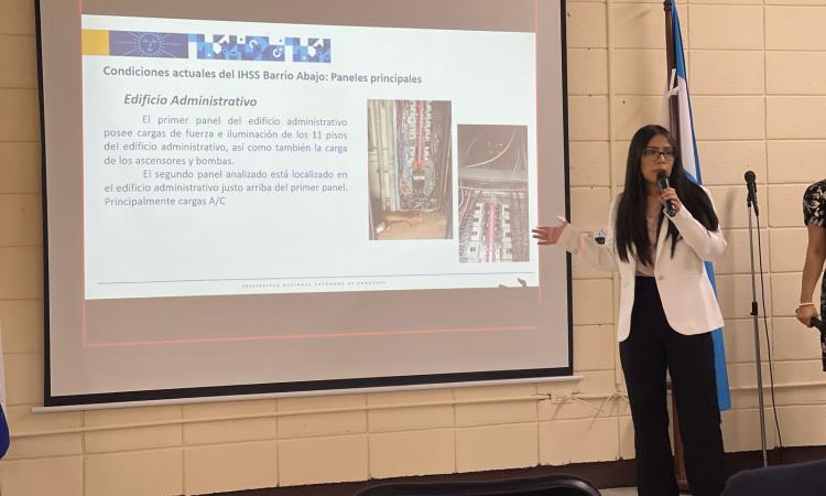 Estudiantes de la Carrera de Ingeniería Eléctrica presentan proyectos de investigación 