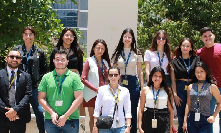 Estudiantes de Periodismo de UNAH Campus Cortés realizan visita educativa a medios de comunicación institucionales
