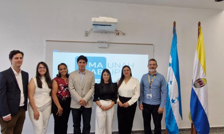 Maestrantes del Posgrado en Medioambiente y Arquitectura Bioclimática presentaron trabajos finales sobre valor patrimonial y construcción amigable