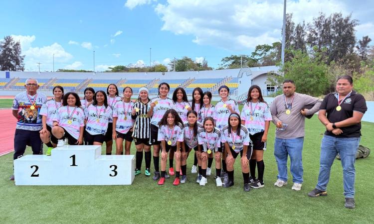 Estudiantes de Educación Física organizaron torneo sub17 intercolegial UNAH 2025