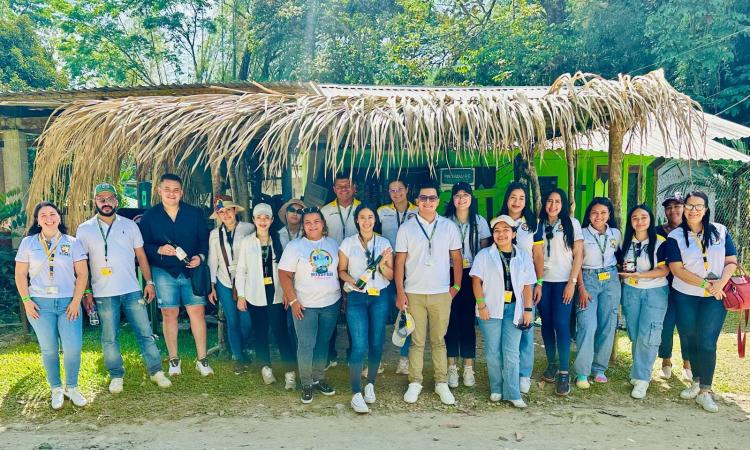 Estudiantes de UNAH Campus El Paraíso conocen experiencia exitosa de la empresa "Amalancetilla" en Tela 