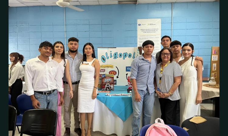 Campus Choluteca: Estudiantes exponen sobre estructuras de mercado de forma innovadora