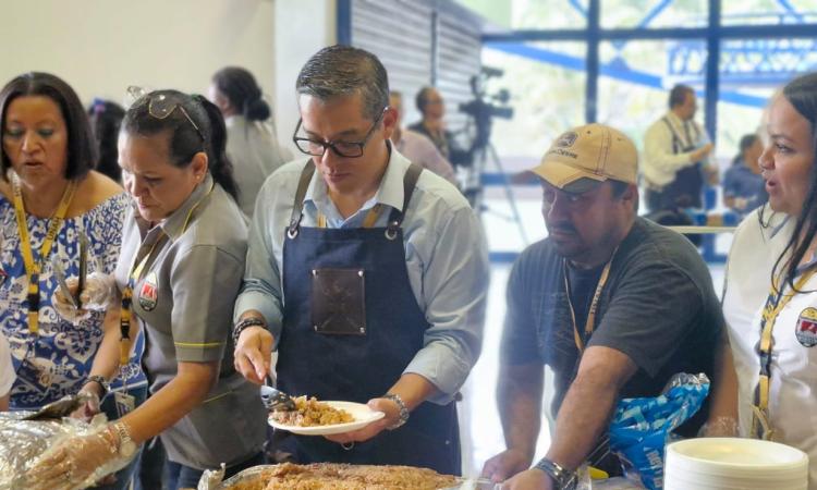Autoridades de la UNAH reconocen importancia de trabajadores de servicios generales 