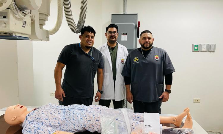 Estudiantes de la Carrera de Radiotecnología reciben una importante donación