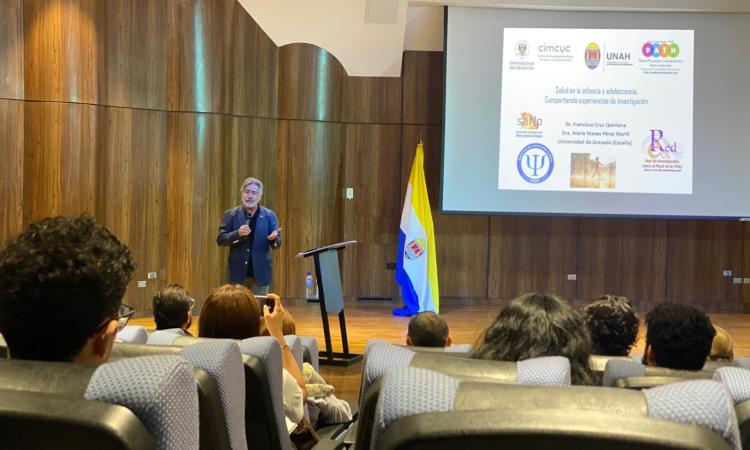 La Facultad de Ciencias Sociales impulsa diálogo sobre duelo, infancia y salud mental 