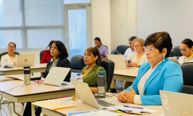 UNAH lanza certificado para fortalecer las competencias de docentes e investigadores